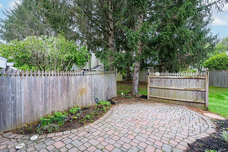 5th image of 15 Raleigh Drive