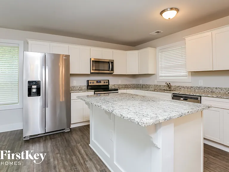 2375 Belaire Dr — Photo 6