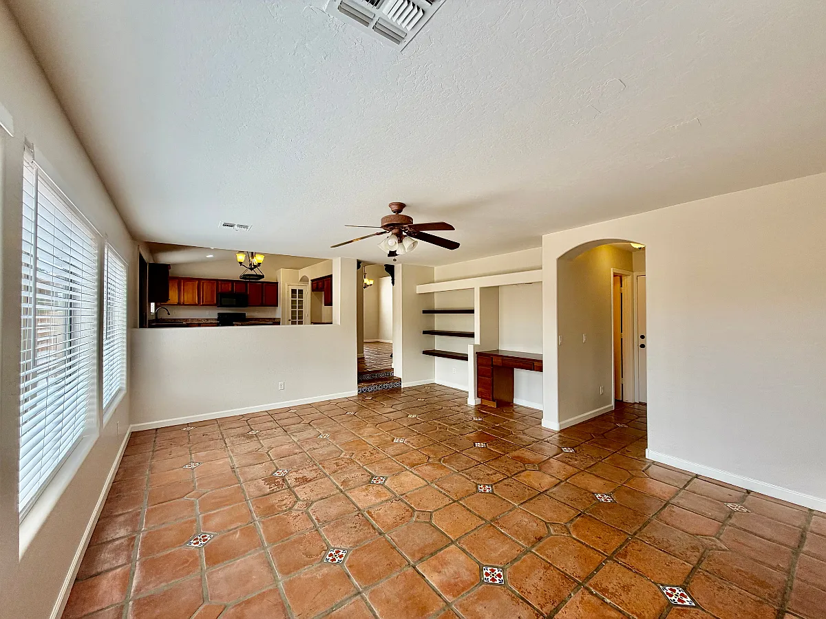 3 bed, 2.5 bath, 1833 sqft, $2,199 — Photo 3