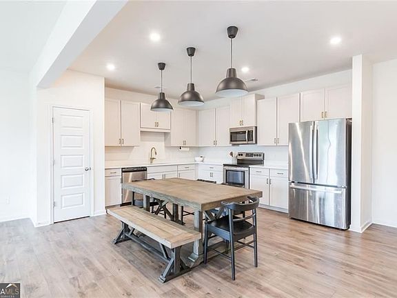 3rd image of 23 Felton Walk SE