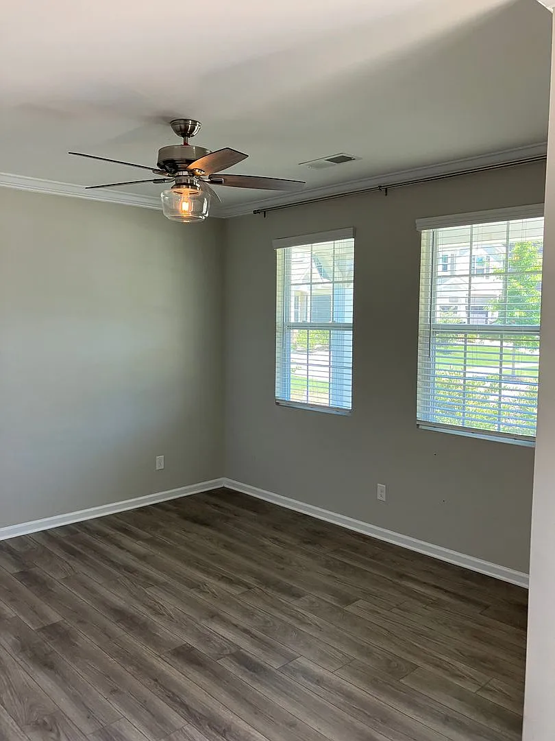 Like new in desirable Magnolia Walk in Huntersville — Photo 2