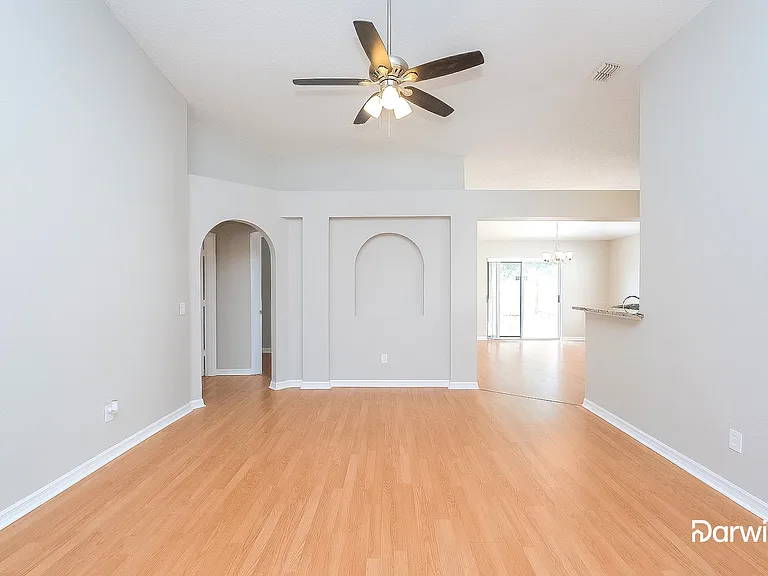 916 Stallion Way — Photo 4