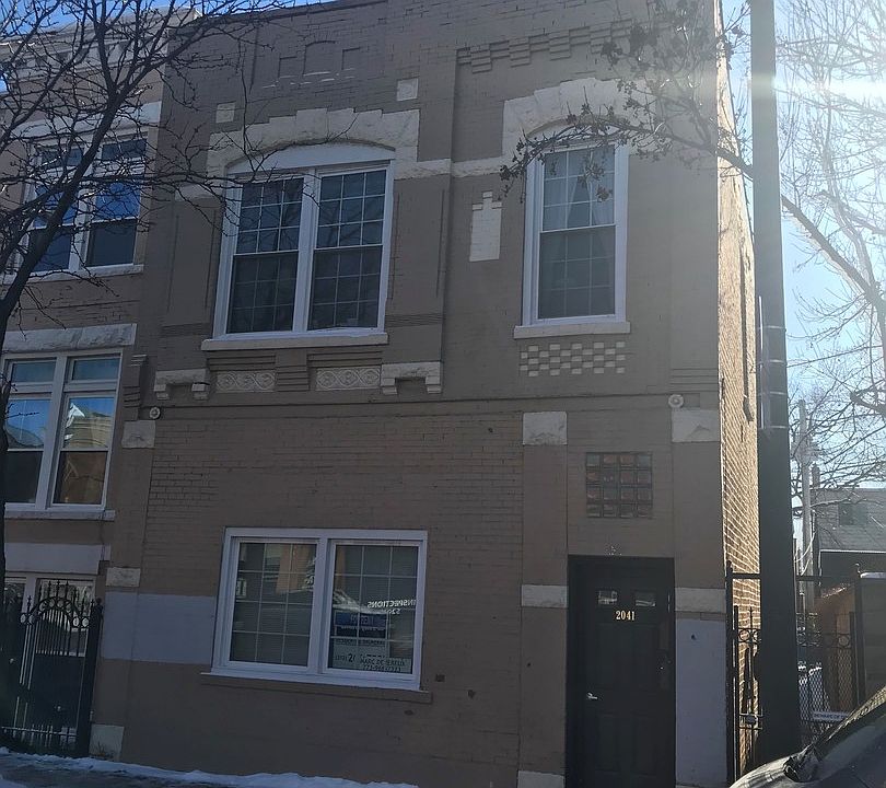 2nd image of 2041 W Armitage Ave