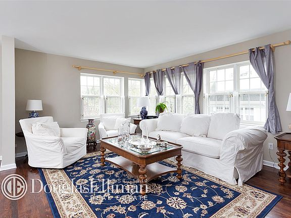 5th image of 50 Lake Marie Ln