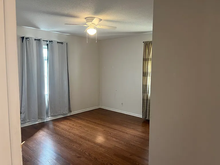 7146 Parallel Pkwy — Photo 8