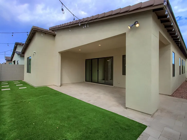 1005 E Paseo Way — Photo 58