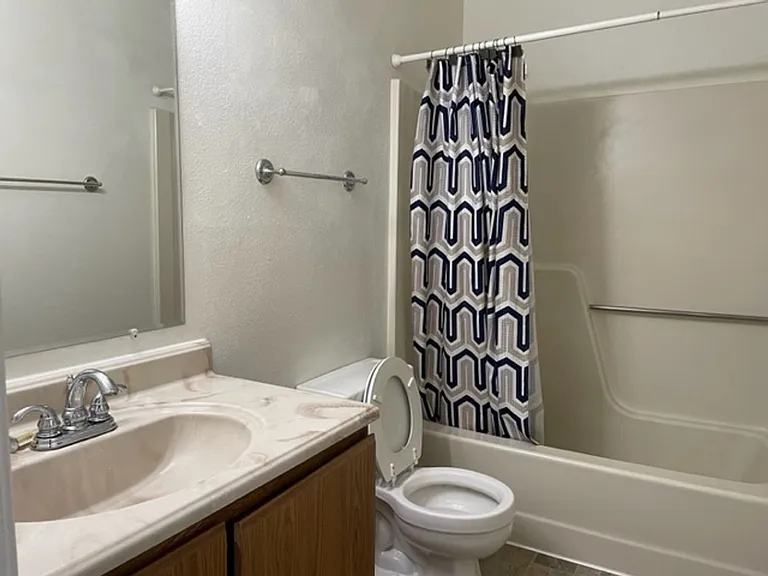 3219-21 Frontier St #23 — Photo 8