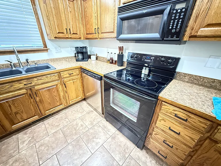 825 Linden St — Photo 4