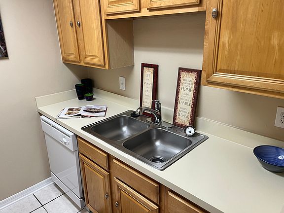 3rd image of 827 Lowell Blvd #13