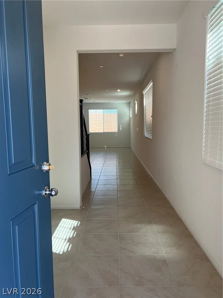 5 bed, 3.5 bath, 2932 sqft, $2,750 — Photo 2