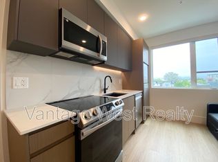 720 Klo Rd #203, Kelowna, BC V1Y 4X5