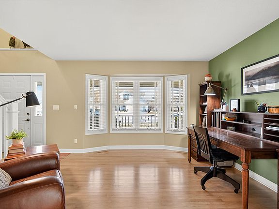 4th image of 2621 Southridge Cir