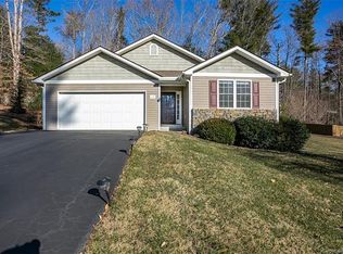 174 Karla Cir, Hendersonville, NC 28739