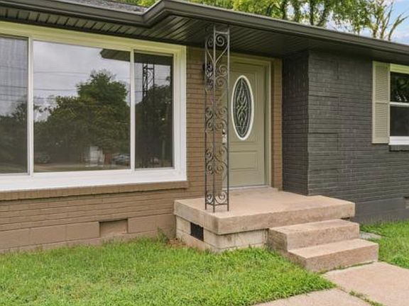 3rd image of 801 Lemont Dr