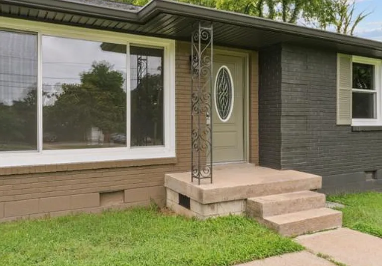 801 Lemont Dr — Photo 3