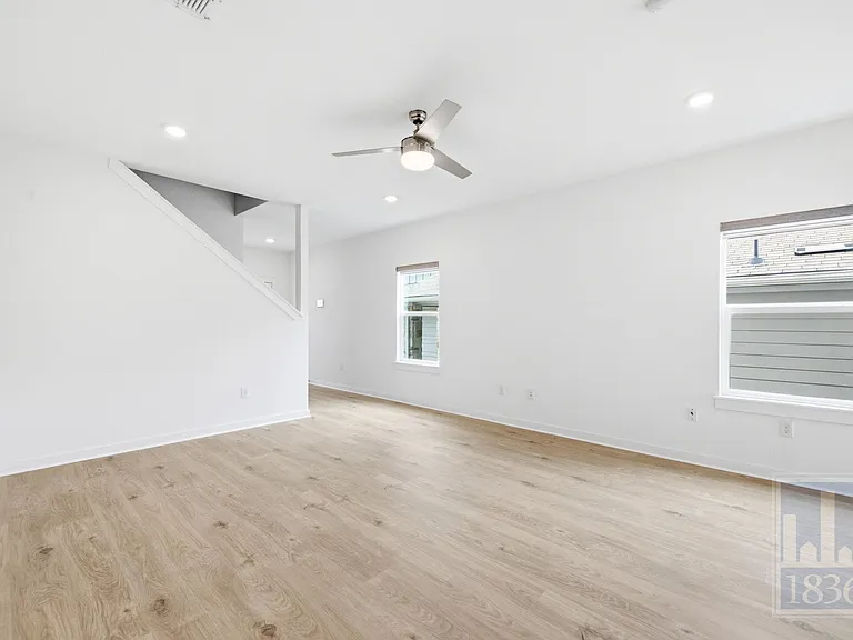 10925 Tildon Ave — Photo 4