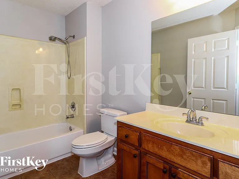 1323 Crossmont Cv — Photo 14