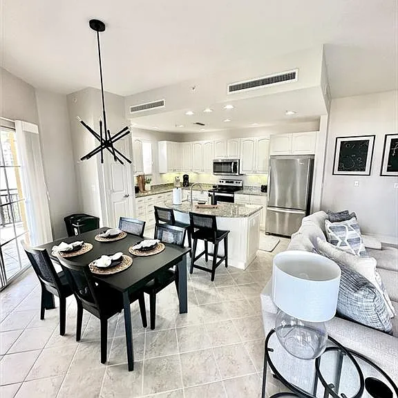 5076 Annunciation Cir #2305 — Photo 9