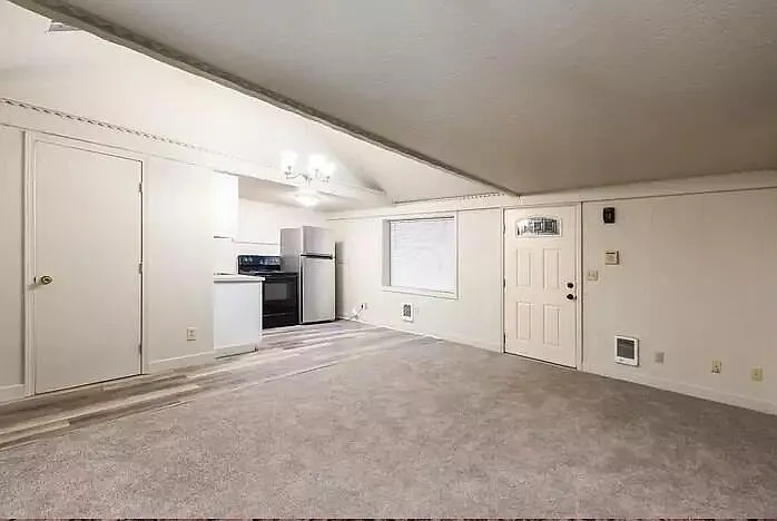 Studio, 550 sqft, $1,050 — Photo 4