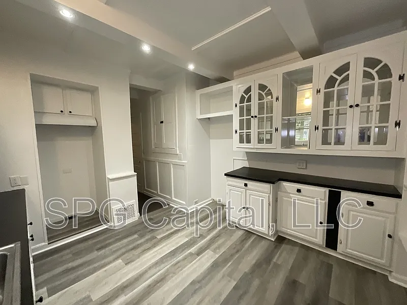 5 bed, 1.5 bath, 2011 sqft, $1,495 — Photo 4