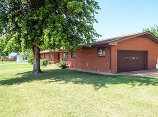 421 N 12th Ave, Fairview, OK 73737
