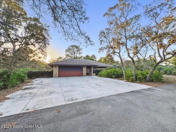 3940 Garvin Lake Dr, Grant Valkaria, FL 32909