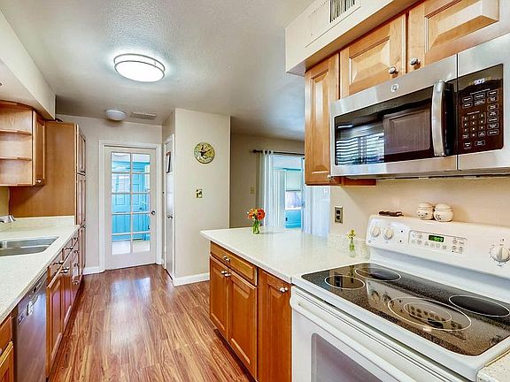 8731 E Valley View Rd-print-005-15-Kitch