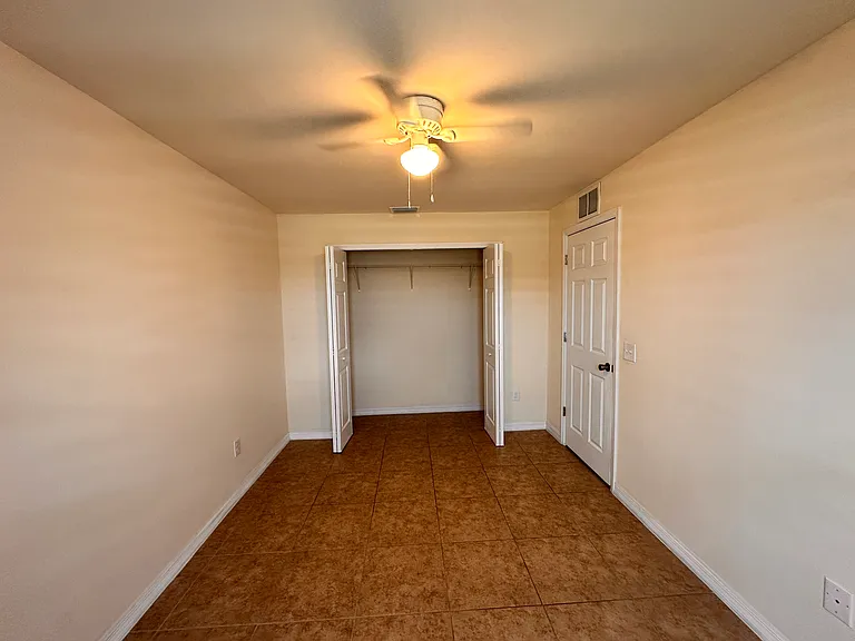 146 SW 47th Ter — Photo 10