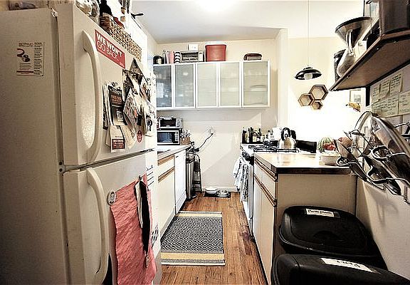3rd image of 205 W 103rd St APT 4E