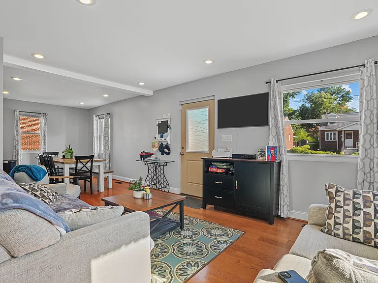 310 Maryland Ave — Photo 4
