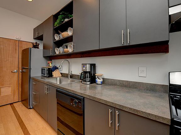3rd image of 1131 N High St #0