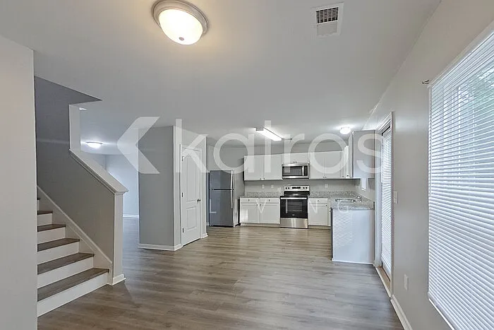 305 Cedar Rdg — Photo 6