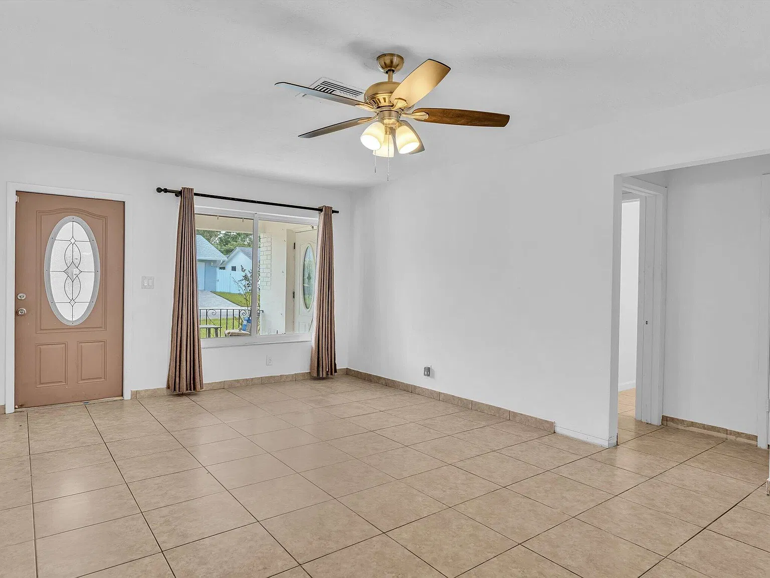 3 bed, 2.0 bath, 1502 sqft, $3,900 — Photo 4
