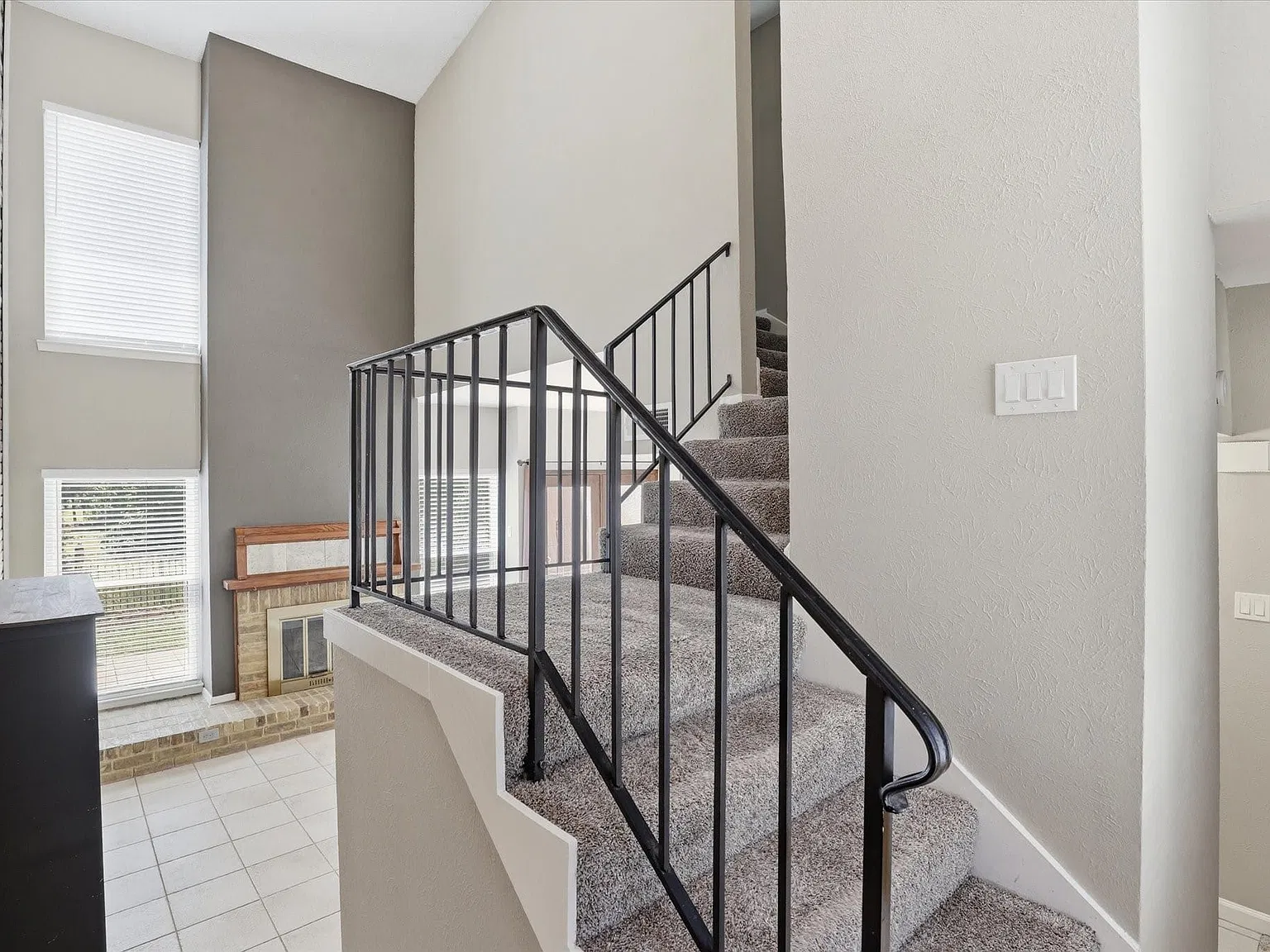 3 bed, 2.5 bath, 1935 sqft, $2,300 — Photo 4