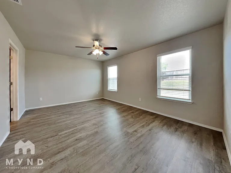 Ackerman Gardens — Photo 104