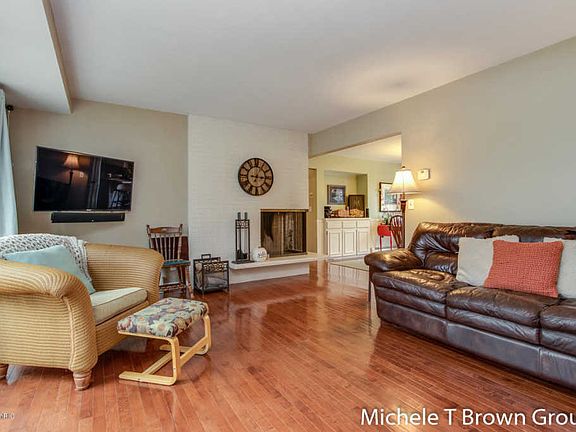 4th image of 6635 Brookwood Dr
