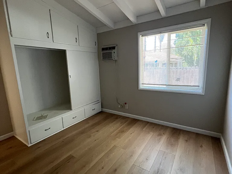 922 W Grand Blvd — Photo 6
