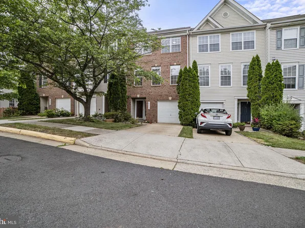 45551 Lakemont Sq, Sterling, VA 20165
