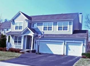 234 Churchill Ct, Lombard, IL 60148