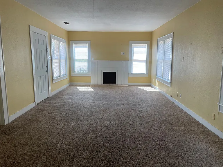 421 Kirkwood St — Photo 3