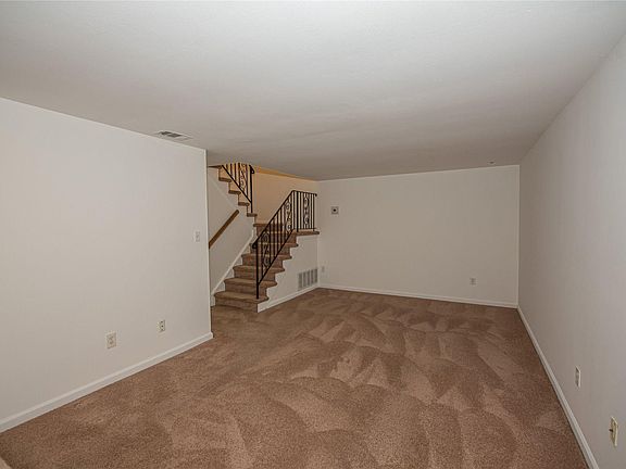 3rd image of 98 Skyline Dr