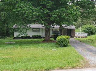 876 Highway View Rd, Hurt, VA 24563