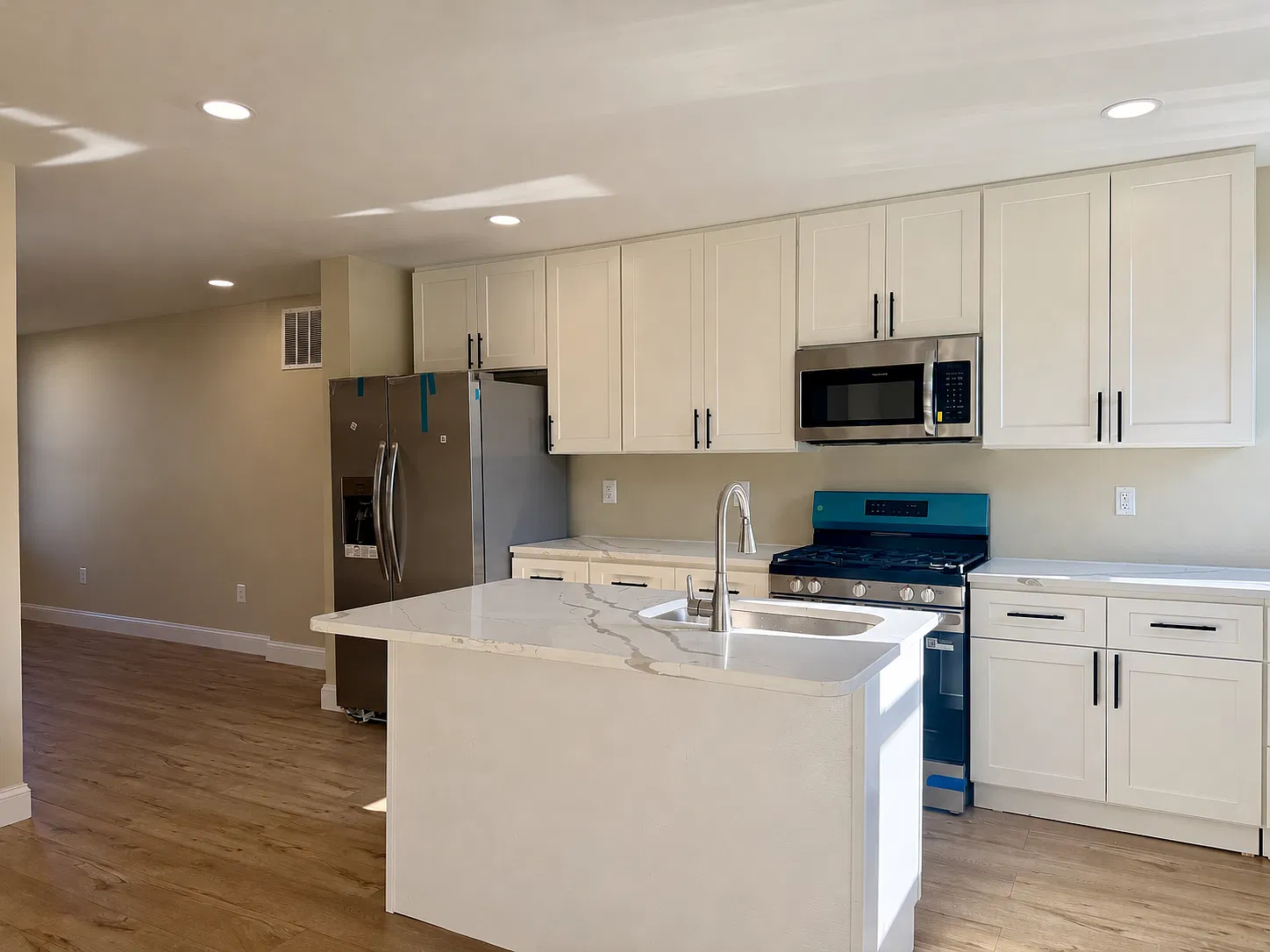 3 bed, 2533 sqft, $2,200 — Photo 4