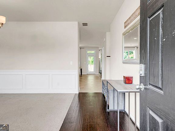 4th image of 2540 Trelipe Dr