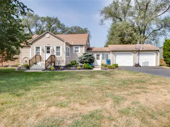 116 Walnut Ridge Dr, Bethalto, IL 62010