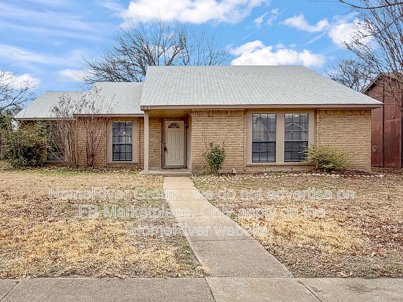 1st image of 523 English Oak Dr