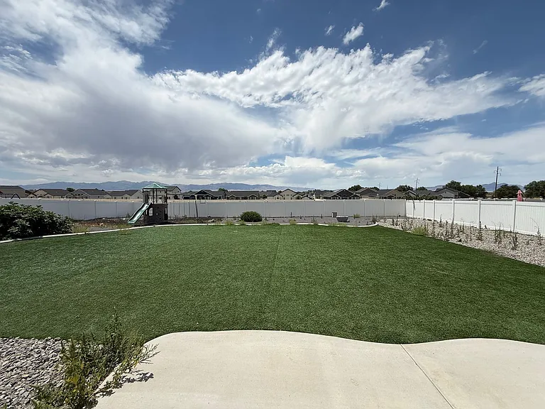 8285 N Lakeshore Drive — Photo 19