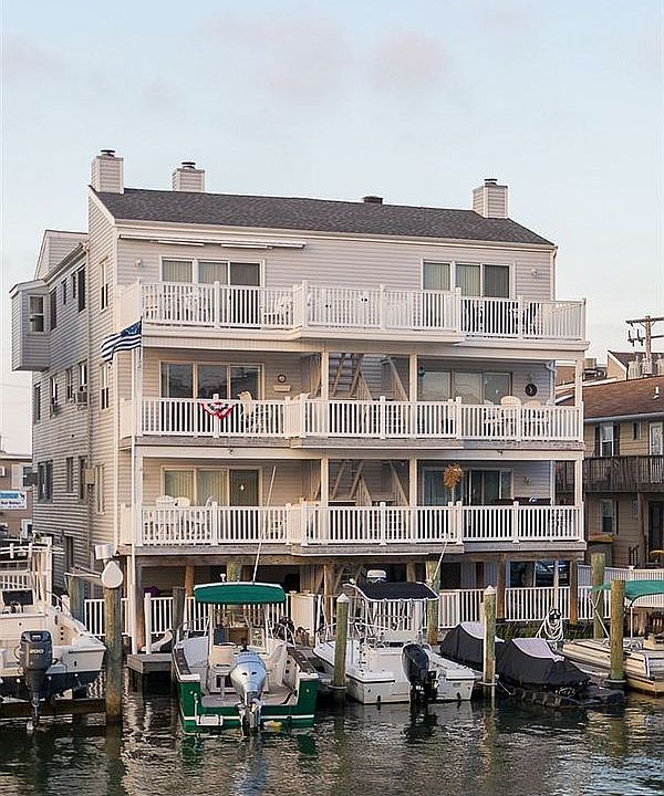 1st image of 374 43rd Pl APT 3