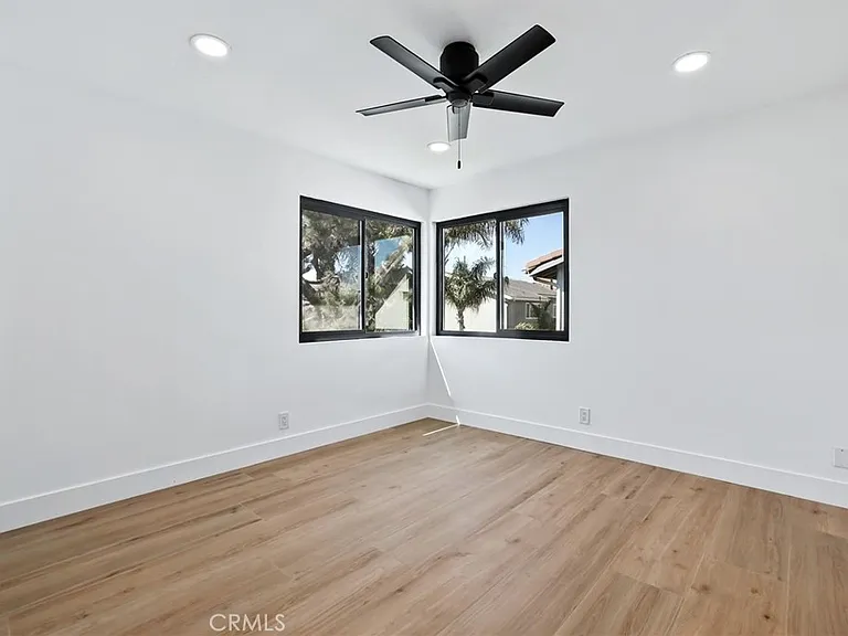 3889 Humboldt Dr — Photo 28