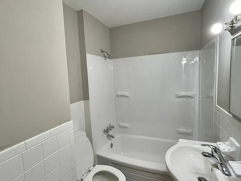 Wallingford South Apartments — Photo 13